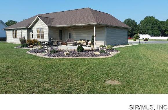2nd image of 977 Deer Circle Dr