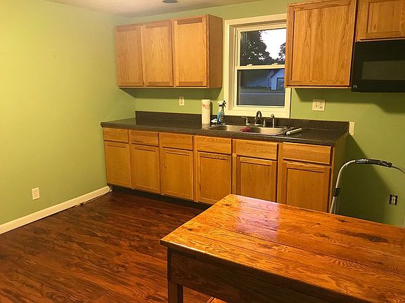 3rd image of 10527 N Main St