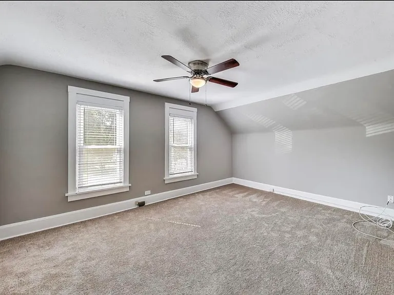 415 Bloom St — Photo 11