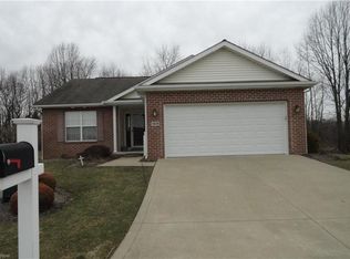 1628 Presidents Sq, Louisville, OH 44641