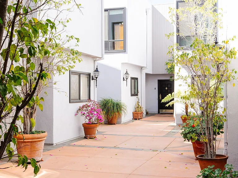 10933 Wellworth Ave #4 — Photo 4