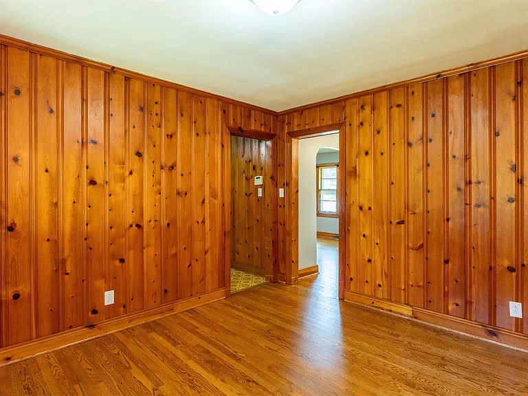 300 Tyson Ave — Photo 19