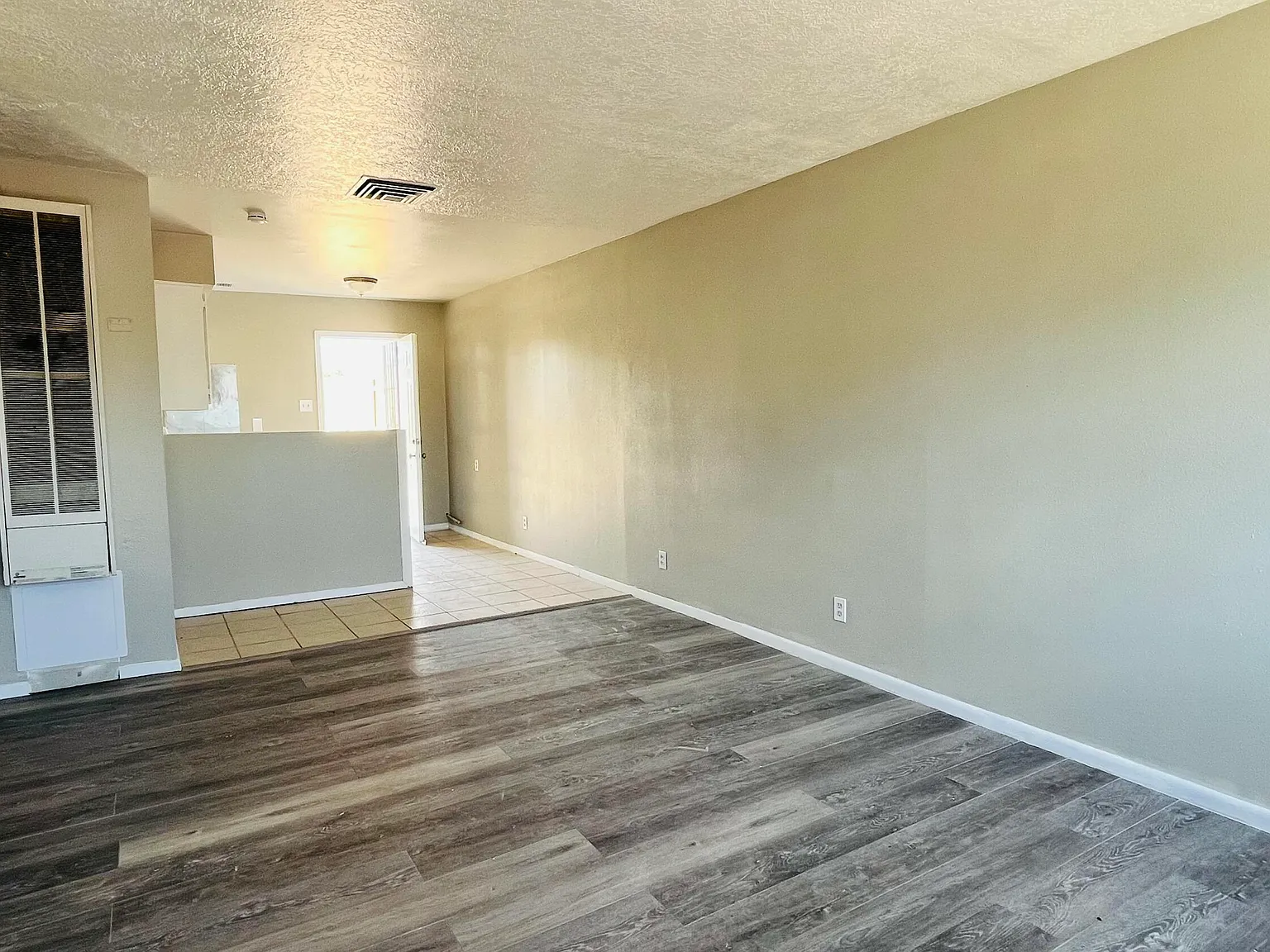2 bed, 1.0 bath, 780 sqft, $1,099 — Photo 2