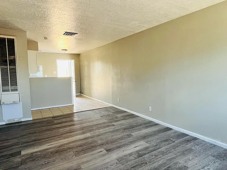 419 Dallas St SE #A — Photo 2