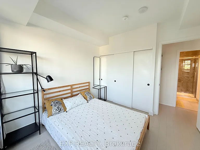 560 Rideau St #423 — Photo 15
