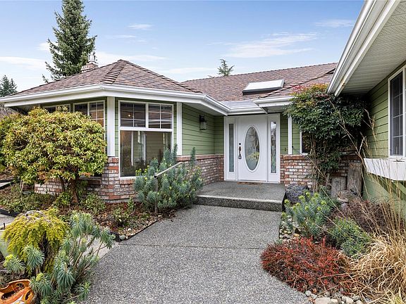 3rd image of 559 Hollywood Rd