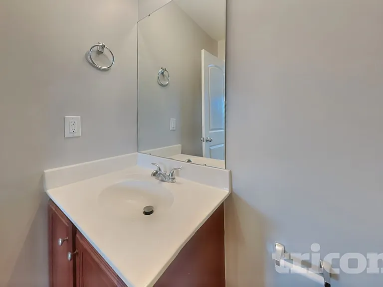 1505 Hamilton Hills Dr — Photo 8