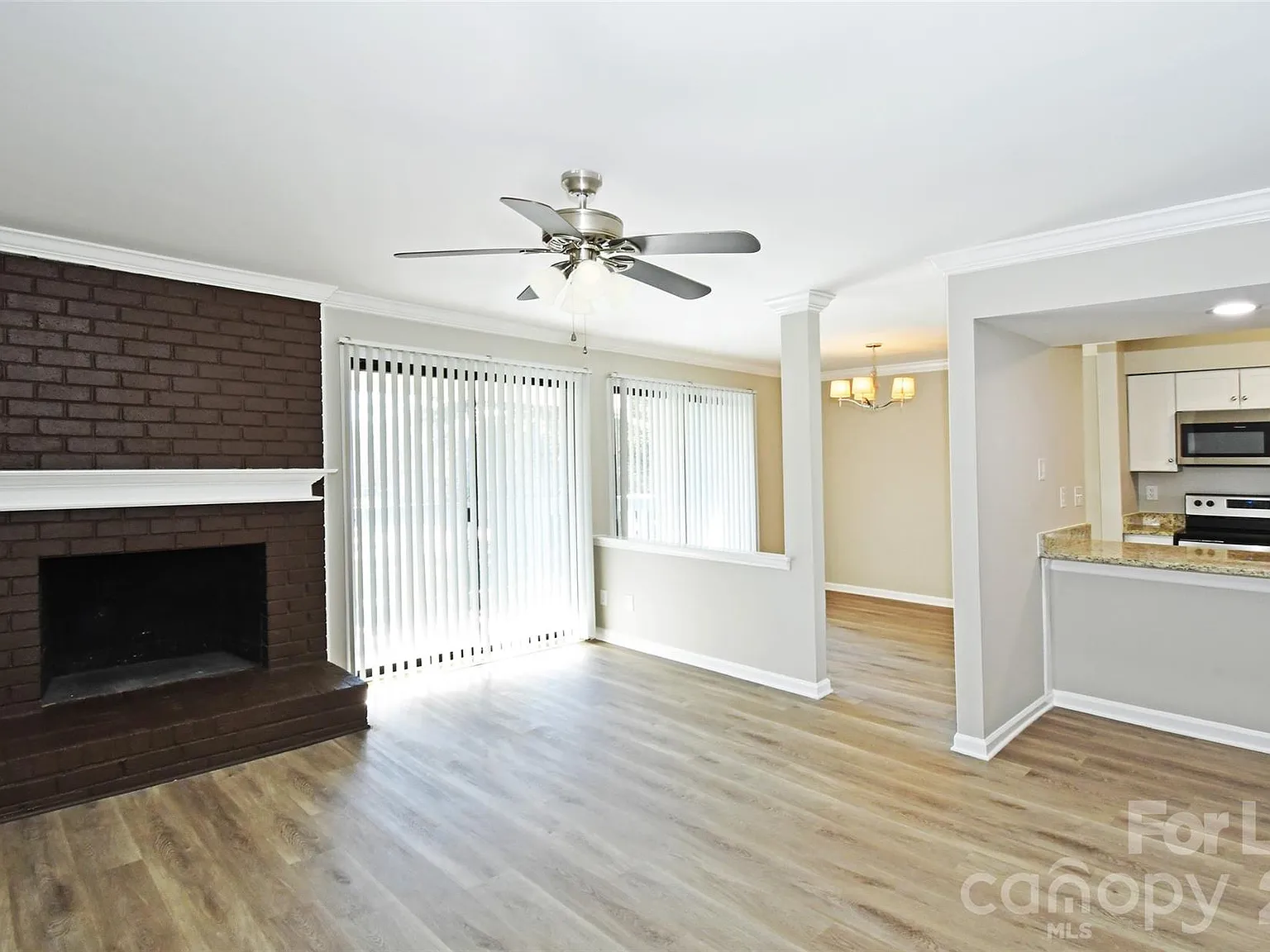 2 bed, 2.0 bath, 953 sqft, $1,495 — Photo 2