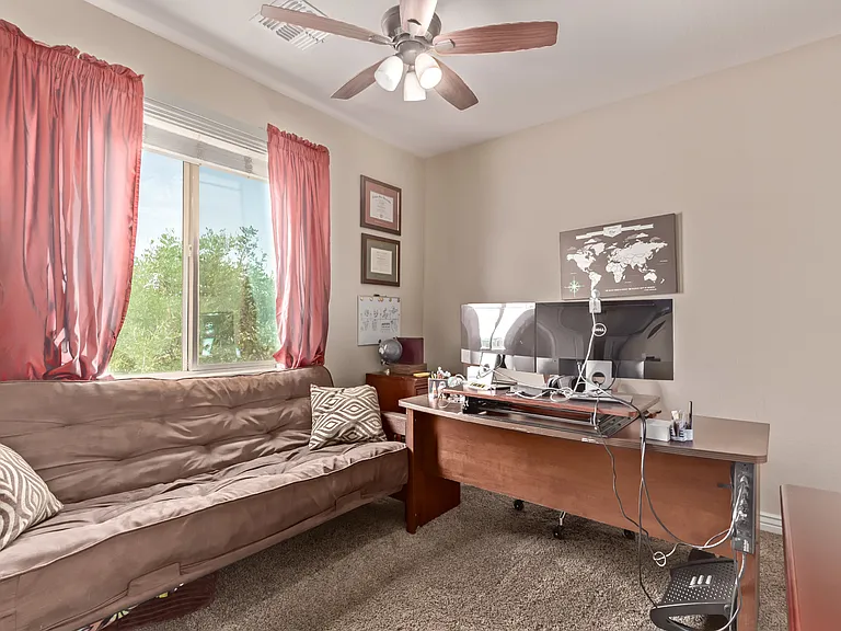 729 W Silver Reef Dr — Photo 2