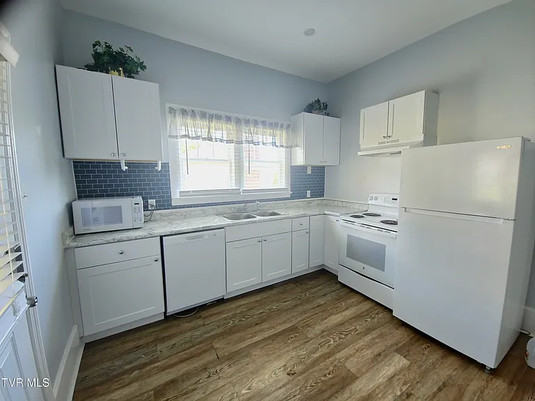 1001 Virginia Ave #2 — Photo 4
