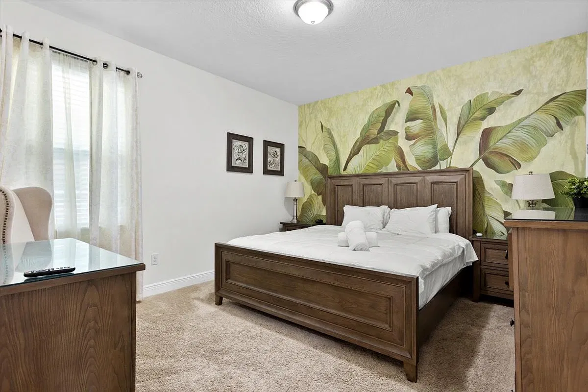 6 bed, 2900 sqft, $4,500 — Photo 2