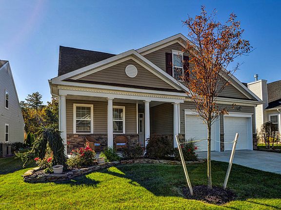 4th image of 35 Bayville Way