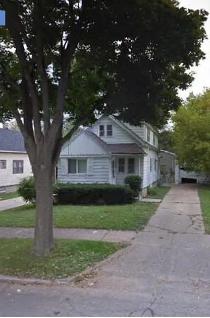 4684 N 49th St photo 1