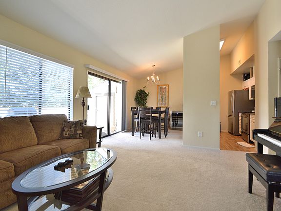 4th image of 7118 Cross Creek Cir APT C