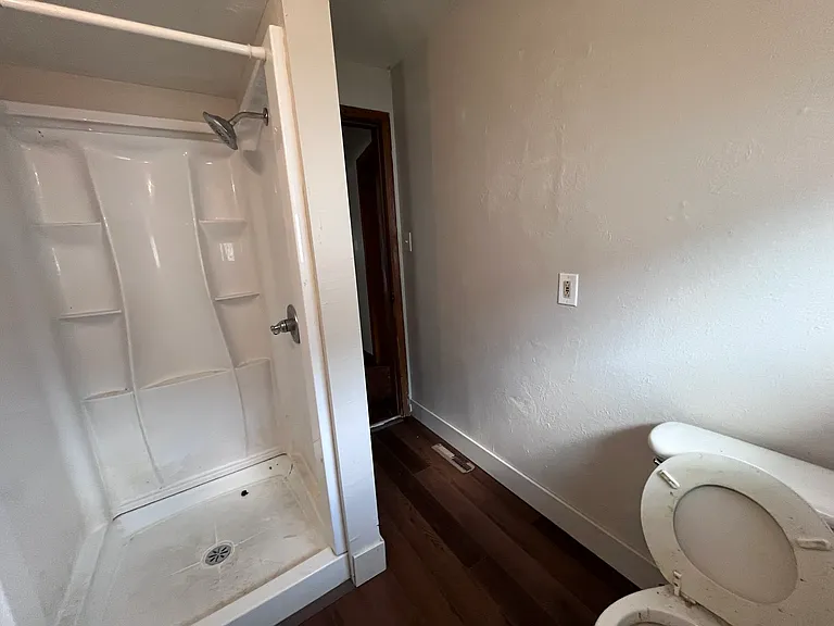 705 W 4th St — Photo 10