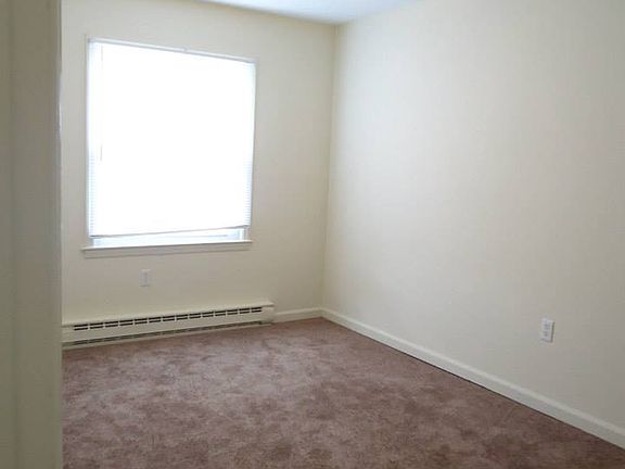 5th image of 146 Hackberry Dr #1