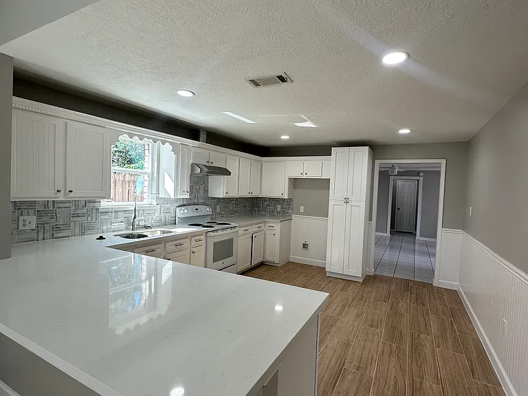 2830 Lelia St — Photo 1