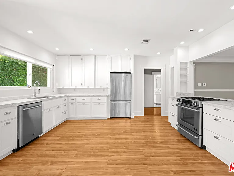 1441 N Ogden Dr — Photo 22