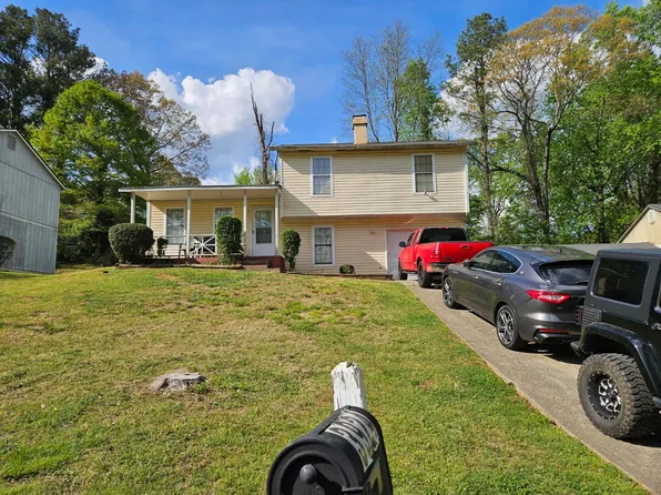 3924 Wood Path Dr, Stone Mountain, GA 30083