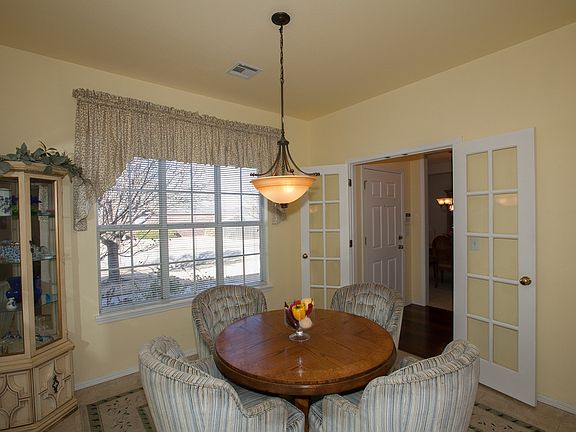 Large breakfast nook over-looking fronk yard