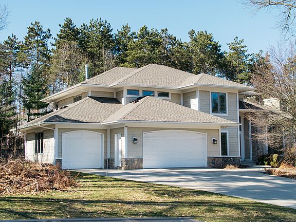 2nd image of 7949 Jonathan Woods Dr SE