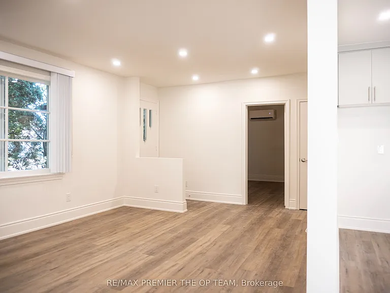 148 Martin Grove Rd #UPPER — Photo 5