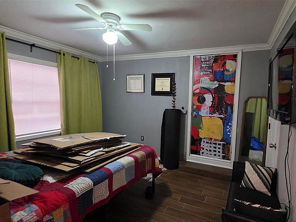 5th image of 1075 Marjorie St