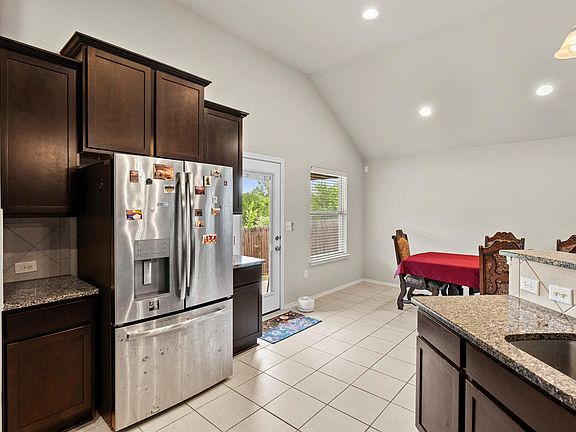 4th image of 499 Eagle Brook Ln