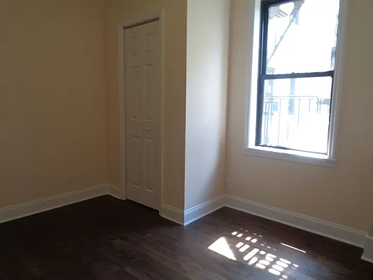 Rented by Zikos Realty Services | media 36