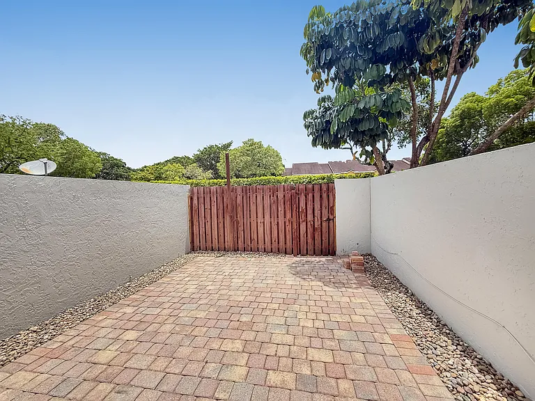 2700 S Oakland Forest Dr #305 — Photo 33