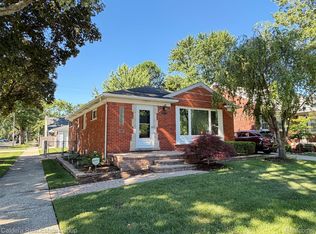 20950 Country Club Dr, Harper Woods, MI 48225