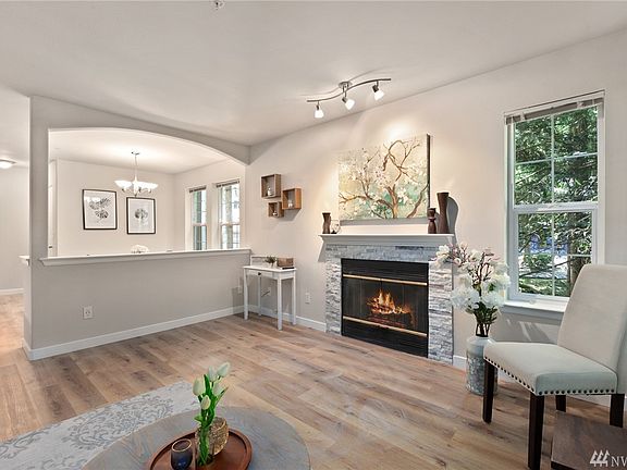 4th image of 18505 SE Newport Way Unit E220