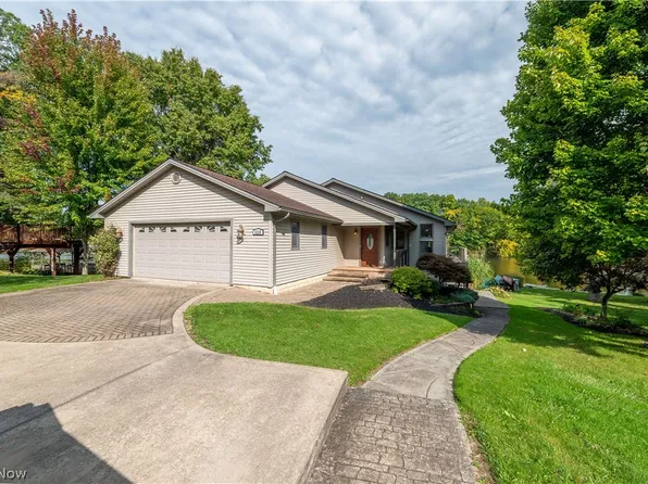11218 Diehl Lake Dr, Berlin Center, OH 44401