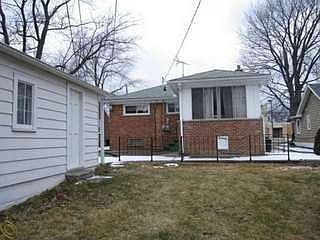 2nd image of 115 Broadacre Ave