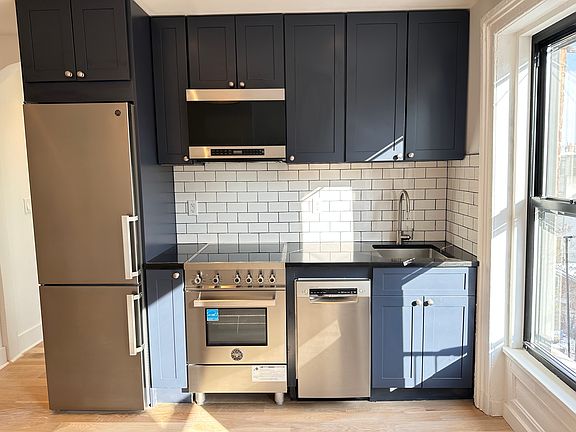 5th image of 438 Putnam Ave APT 3