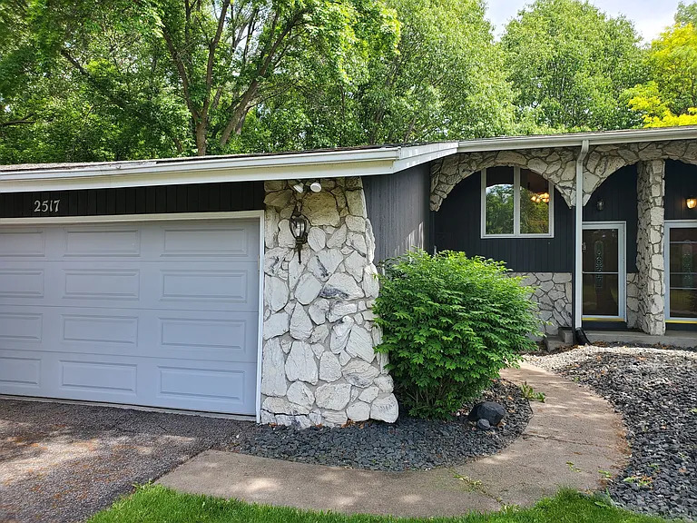 2517 Cedar Hills Dr — Photo 27