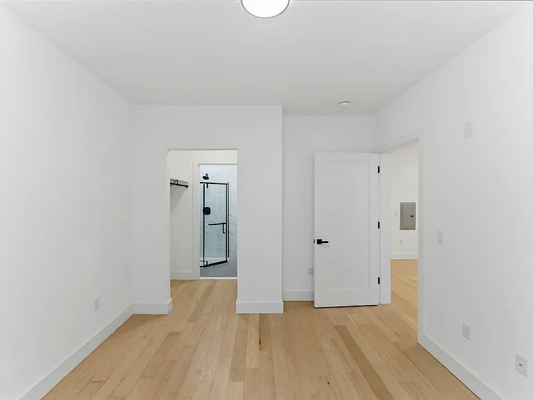 649 38th St #203 — Photo 20