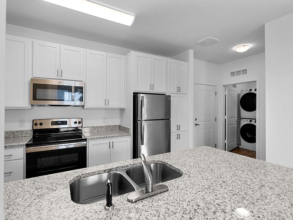 1st image of 501 Wood St #411