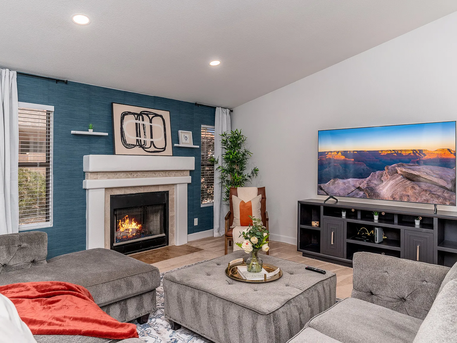 5139 E Fellars Dr — Photo 3