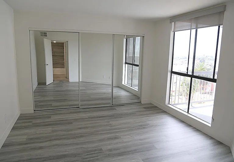 Marathon Apartments — Photo 23