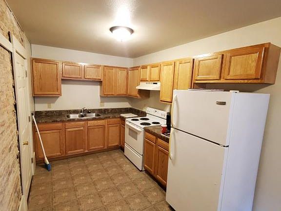 3rd image of 104 S Main St APT 3