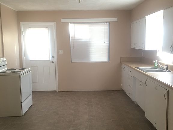 4th image of 335 W Kennedy Ave