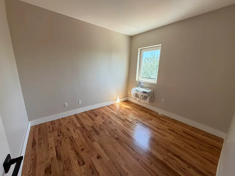 5843 Kings Hwy #2B — Photo 7