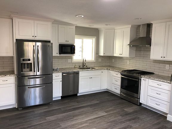 4th image of 1570 Lochinvar Ave