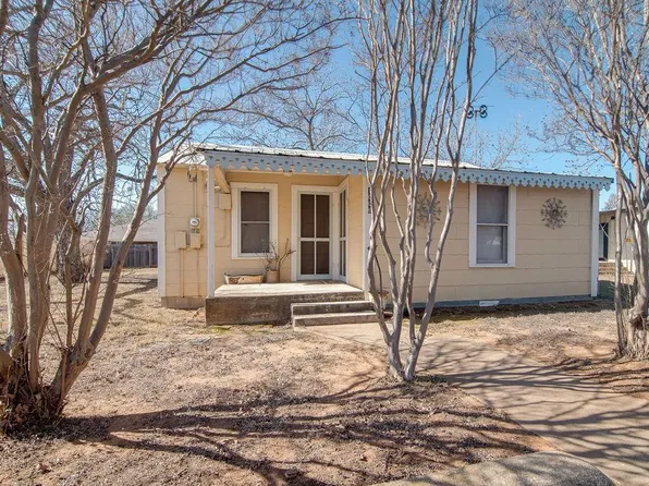 1006 W Hill St, Fredericksburg, TX 78624
