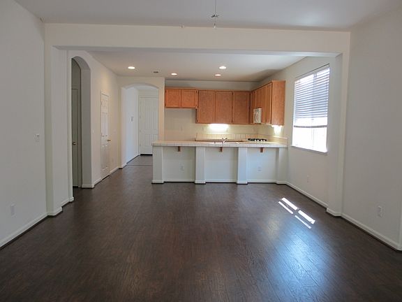 3rd image of 38 Diggins Dr