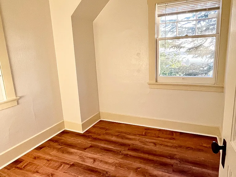 118 B St — Photo 17