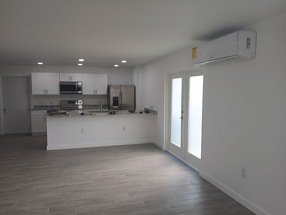 4th image of 309 Shore Rd