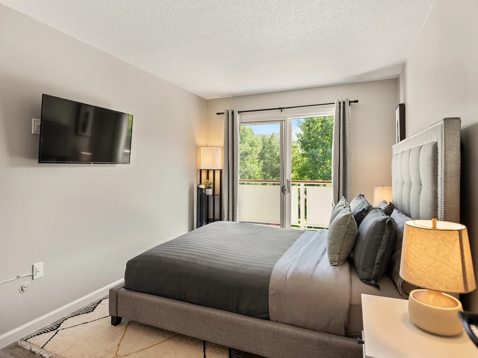 2 bed, 880 sqft, $10,250 — Photo 4