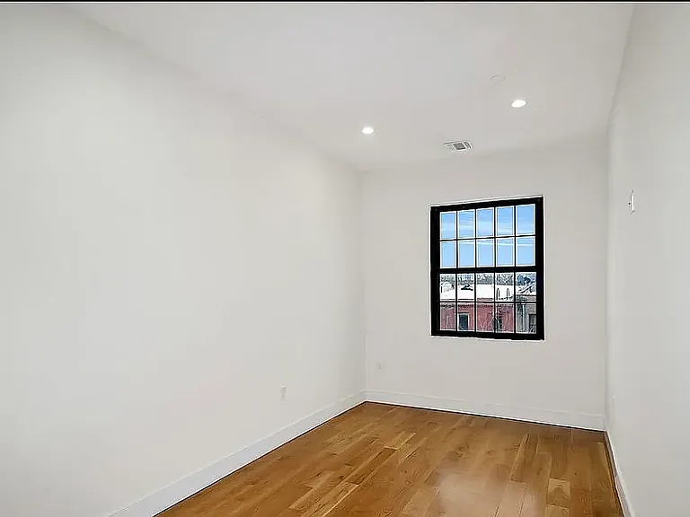 526 Kosciuszko St #4 — Photo 5